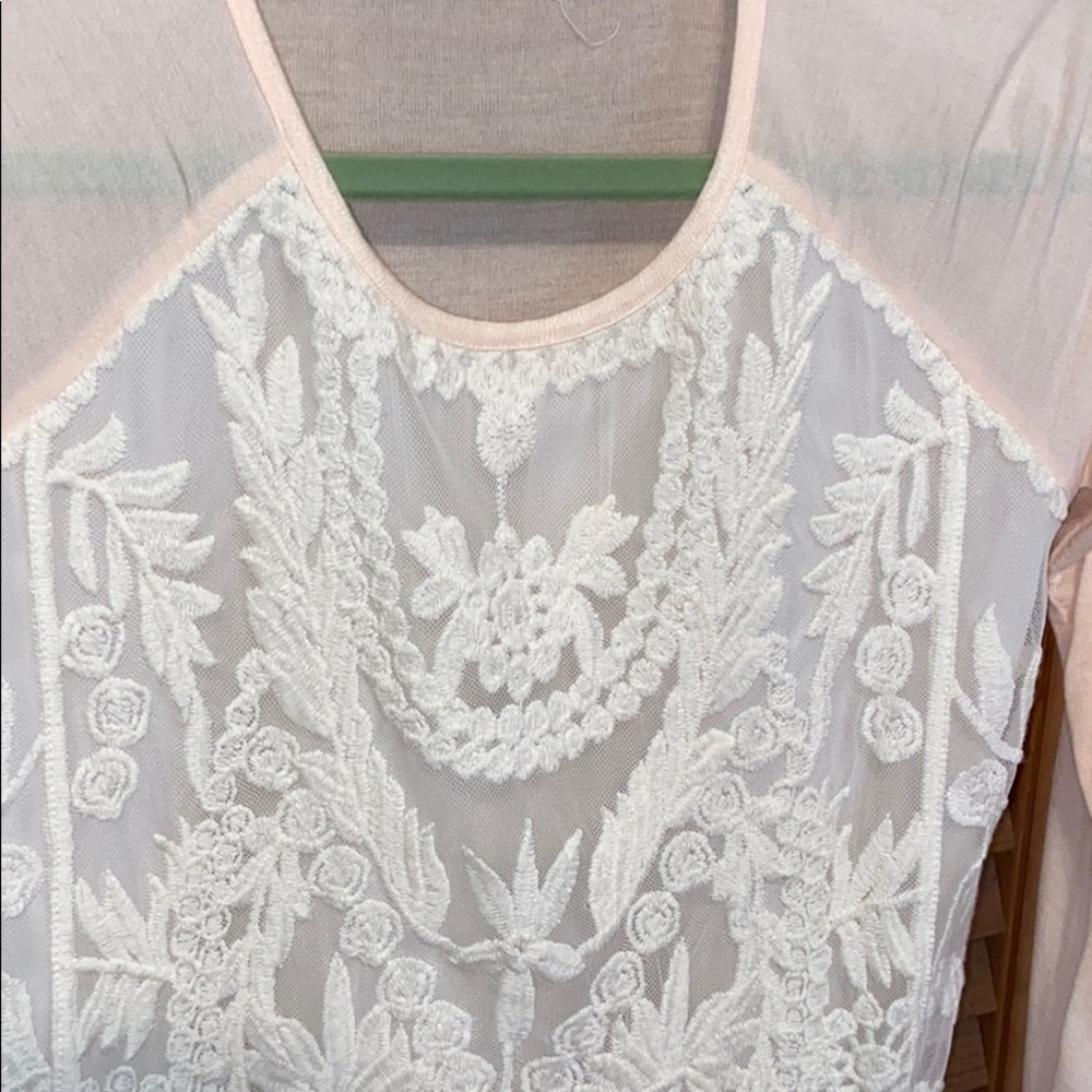 BEAUTIFUL BLUSH TONE TOP WITH LINED IVORY LACE